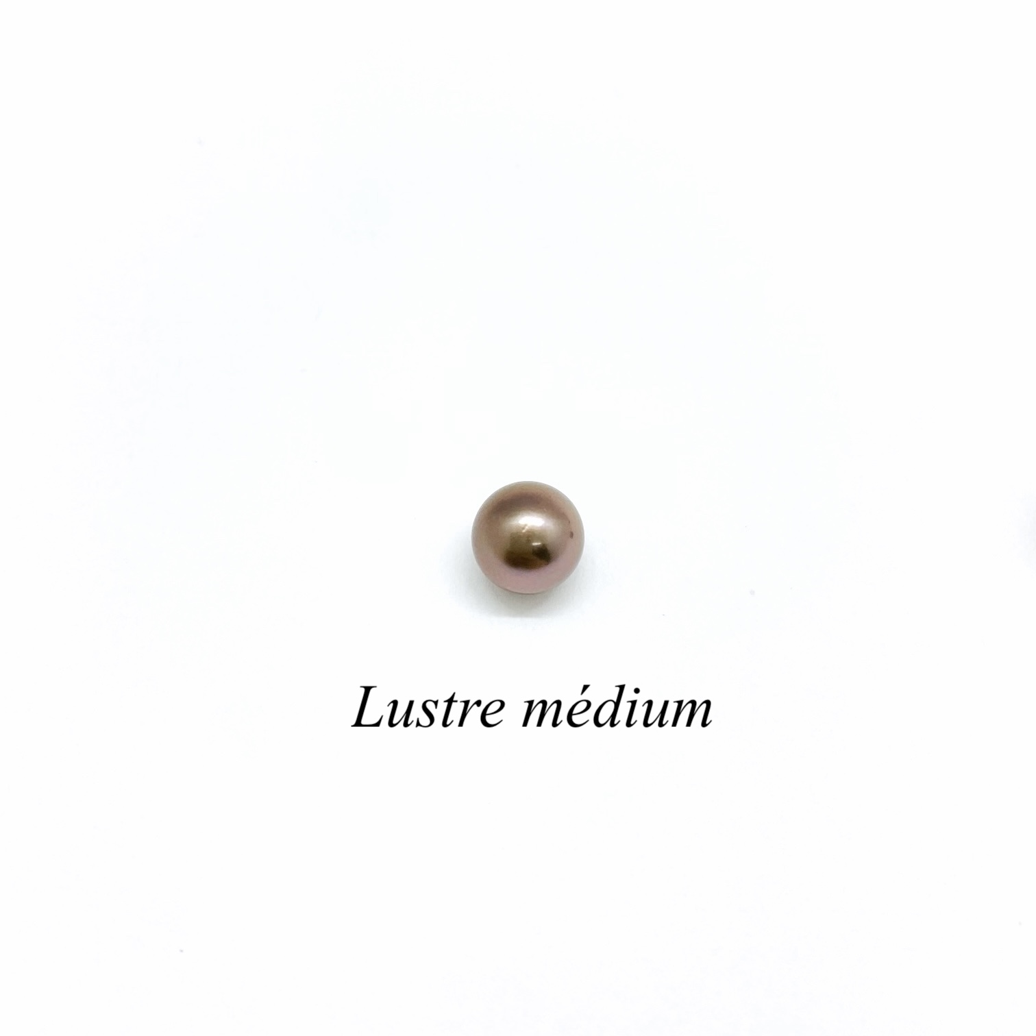 Perle de culture de tahiti forme ronde avec lustre médium