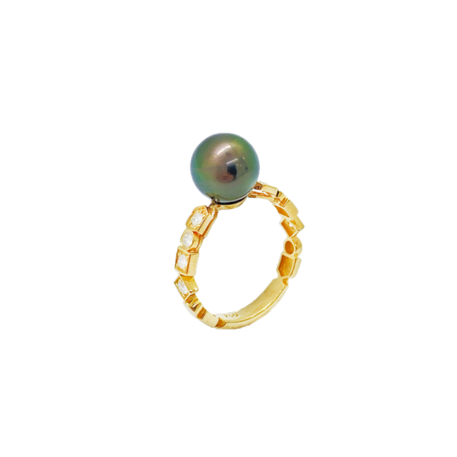 Bague en or jaune 18 carats et diamants avec perle de culture de Tahiti